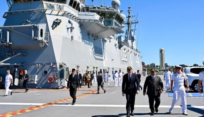 Prabowo Didampingi PM Albanese Tinjau Kapal Perang Terbesar Australia HMAS Canberra – Update 1