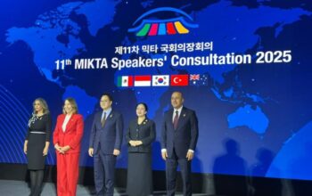 “Puan Soroti Transisi Energi dan Tata Kelola AI di Forum MIKTA Korsel: Menuju Era Baru atau Resiko Ketergantungan?”