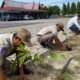 **Dukung Program Kapolda Riau, Satlantas Polres Siak Tanam Pohon Jambu Air untuk Kebangkitan Hutan**