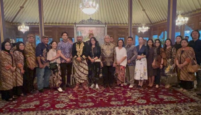 [Rapat Keraton Solo: Kekaisaran Baru, Dinasti yang Dikukuhkan oleh Rakyat]