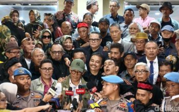 Senyum Roy Suryo Usai Tak Ditahan, Ijazah Palsu Jokowi Jadi Fokus Baru