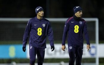 “Kegiatan Kebakaran di Posisi Gelandang Serang Inggris, Mana yang Lebih Penting? Siapa yang Harus Dihanguskan?”