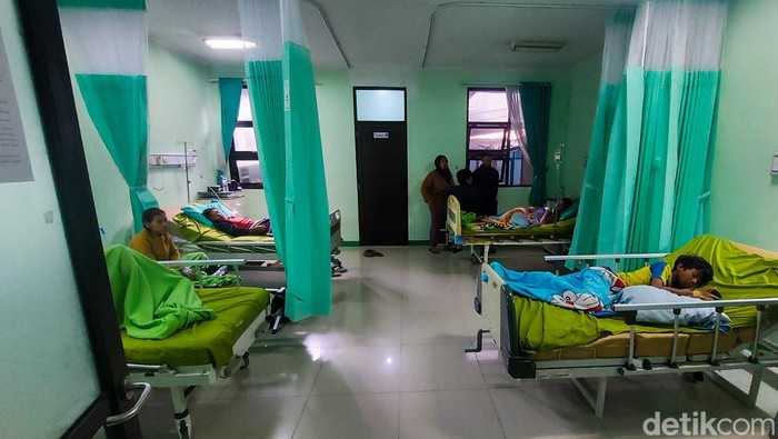 Krisis Kesehatan di Lembang: Ratusan Siswa Keracunan MBG, BGN Janji Tanggap!