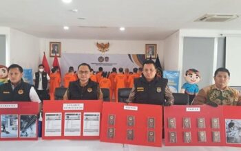 **14 WN China Terjerat, Jadi Tukang Cat hingga Tukang Las di Kelapa Gading**