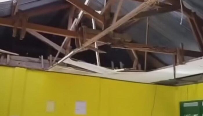 Guru di Bulukumba Videokan Sekolah Ambruk, Minta Maaf Usai Dipanggil Disdik – Update 2