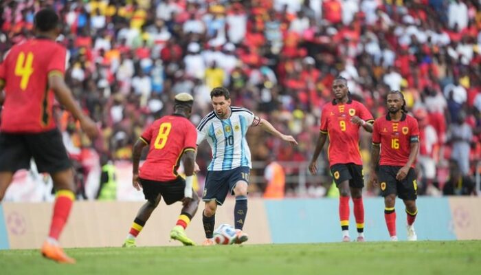 Dua Gol, Satu Legenda: Messi Bawa Argentina Menang atas Angola!