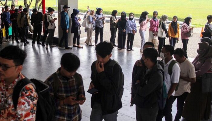 “Target 500 Ribu Pekerja ke LN, DPR Peringatkan Perlindungan”