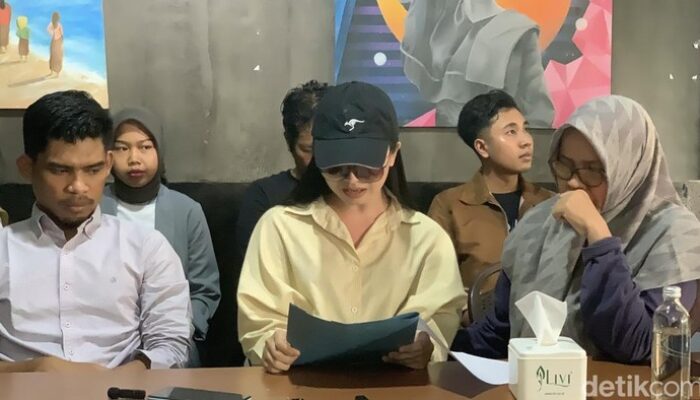 “Deni Apriadi ‘MUA Dea Lipa’ Bongkar Duka Cobaan di Usia Muda”