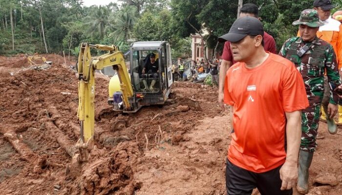 “Ahmad Luthfi Siapkan Sejumlah Langkah Atasi Dampak Tanah Longsor Cilacap: Kebijakan Proaktif Tepat Waktu”