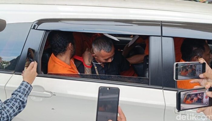 “Momen Reka Ulang Kacab Bank Diculik: Adegan Pelat Mobil Dilakban yang Membuat Ribut!”