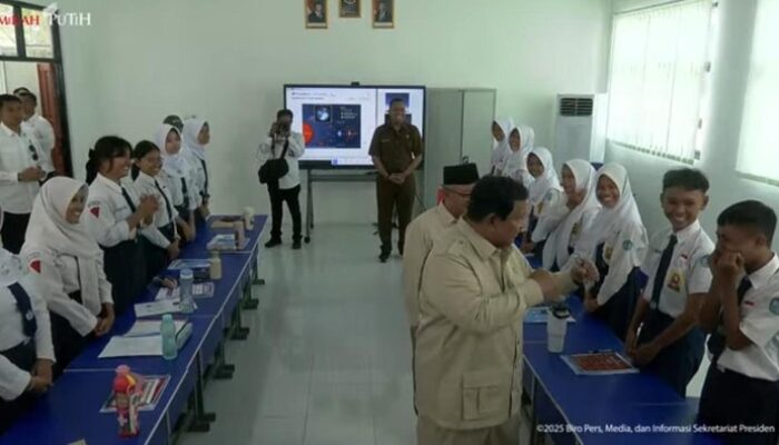Momen Lucu Prabowo Tantang Siswa SMPN 4 Kota Bekasi Boxing – Update 2