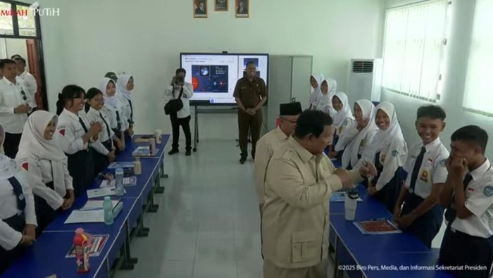 Momen Lucu Prabowo Tantang Siswa SMPN 4 Kota Bekasi Boxing - Update 2