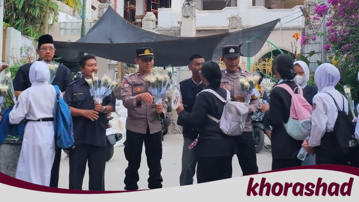 Polsek Kelapa Gading Berikan Bunga dan Pesan Toleransi di 4 SMA Lokal