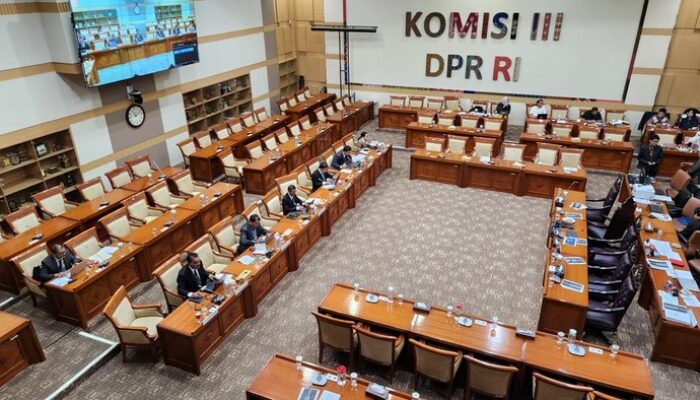 “Sengketa Vonis Tom Lembong: Calon Anggota KY di Depan Uji Kelayakan!”