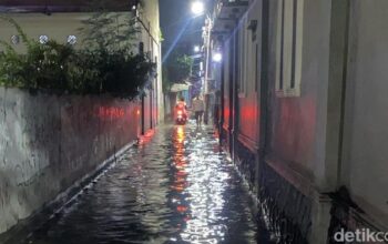 Banjir Masih Genangi Kebon Pala Jaktim Malam Ini, Warga Terdampak Sulit Beraktivitas