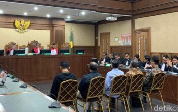 [4 Hakim Sidang Suap Migor, Vonis Terdakwa Ditunda Hingga 3 Desember]