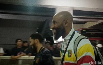 Dari Lapangan ke Syariat, Assalamualaikum Frederic ‘Oumar’ Kanoute, Pemain yang Membuat Bola dan Agama Berpadu!