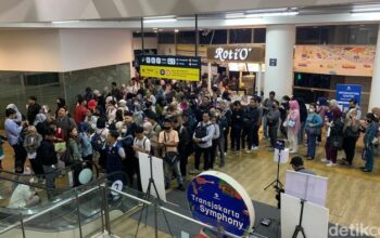 “Cerita Para Pejuang Rupiah yang Pernah Terjebak Antrean Horor di Halte CSW: Kisah Mengerikan yang Jarang Diceritakan”