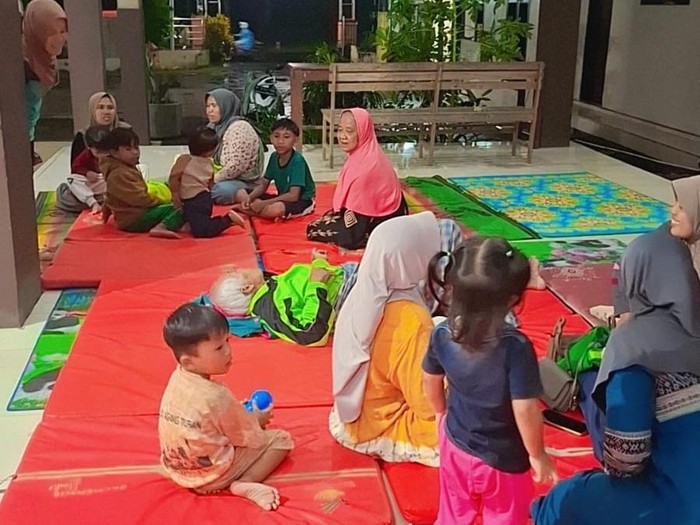 765 Warga Terdampak Erupsi Semeru Dapat Logistik dari Kemensos: Bantuan Vital dalam Krisis