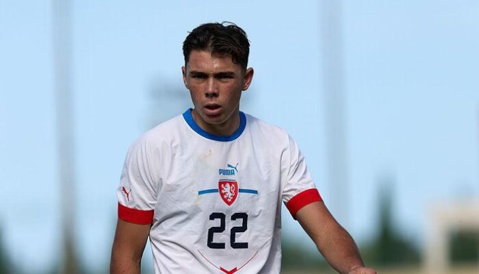 Dari Buffon ke Anaknya, 2 Hattrick yang Membuat Dunia Berdecak!