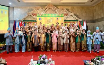 “Bazar Amal WIC Dukung UMKM, Ketum TP PKK Puji Saling Menguntungkan!”