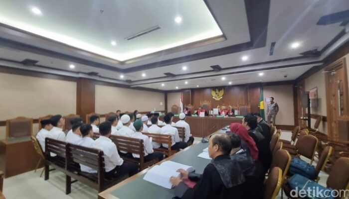 Demo Rusuh Agustus Berujung Penyusutan: 2 Orang Dikukuhkan Didakwa Rusak Mobil Pegawai Kemendagri