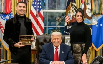 Viral Ronaldo ‘Gocek’ Trump di Ruang Oval – Update 2