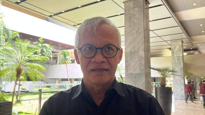 Waka Komisi II DPR: ASN Cukup Cuti Jadi DPR, Apakah Ini Solusi atau Polemik?