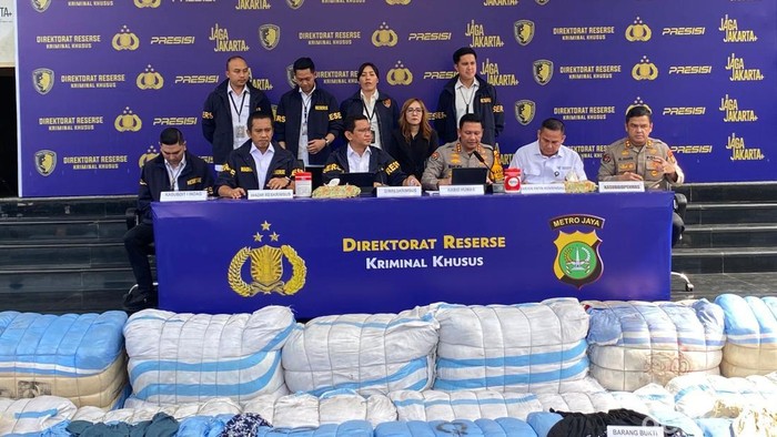 Penyelundupan Pakaian Bekas Dibongkar, Aksi Polda Metro dan Instruksi Prabowo Jadi Perhatian!