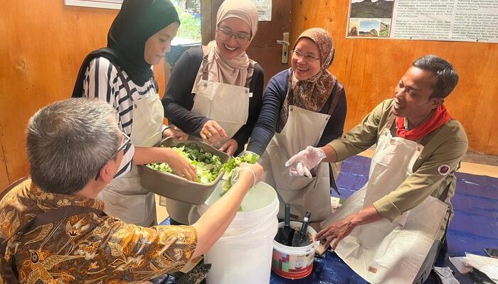 **Seru! Ratusan Peserta Buat Pupuk Bokashi dan Tanam Polybag di KBA Cidadap, Dukung Konservasi Lingkungan**