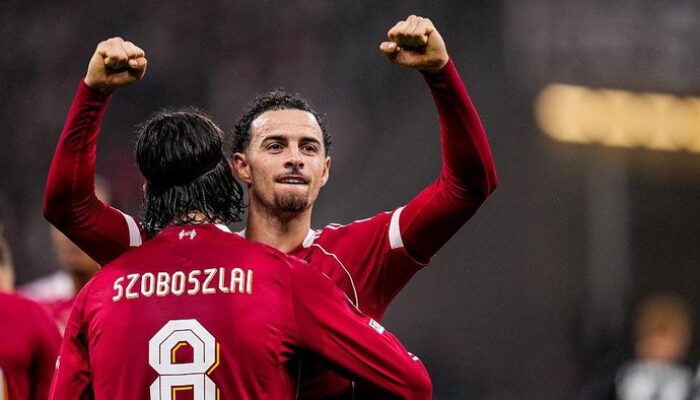 Liverpool Dalam Krisis Bek Kanan, Siapa yang Akan Merebut Perhatian?