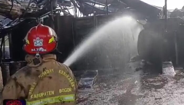 Kebakaran Gudang Oli Bekas di Bogor Akhirnya Padam Setelah 13 Jam – Update 1