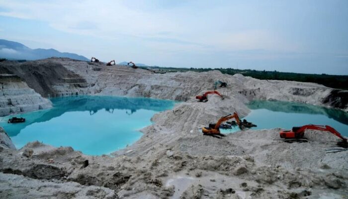 “Imparsial Kritik: Peran Militer dalam Penertiban Tambang Ilegal, Antara Keamanan dan Konflik.”