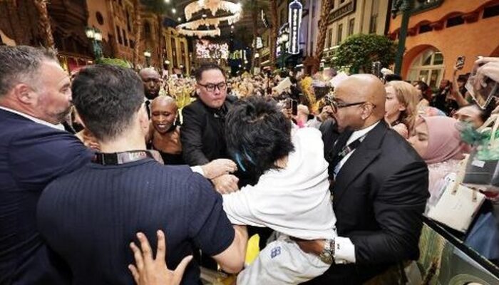 Ganggu Ariana Grande, WN Australia Kena Sanksi Deportasi dan Pencemplakan