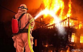 11 Unit Damkar Segera Turun Menangani Api di Gudang Ciracas