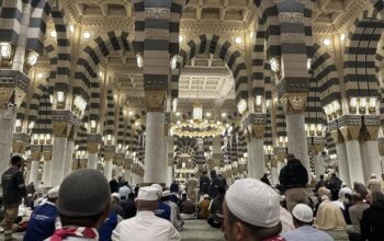 “Subuh di Masjid Nabawi: Tradisi yang Membuat Dunia Berhenti Sejenak”