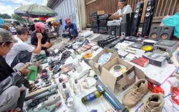 **Cerita Pedagang Pasar Loak Barangnya Sampai Diburu Buat Properti Film, Kisah di Balik Nilai Antik yang Mengejutkan!**