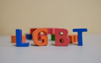 Ayah Mekar Amarah, Pergoki Pasangan Gay di Kendari