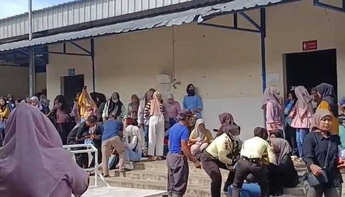 **Heboh! Puluhan Karyawan Pabrik Boneka di Cianjur Terjangkit Kesurupan Massal, Gegerkan Warga**