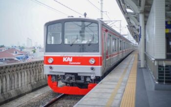“KRL Rangkas Bitung-Tanah Abang Tertahan, Penumpang Terjebak di Stasiun Kebayoran – Ada Apa?”