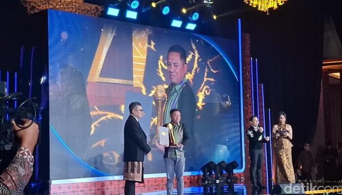 Menteri P2MI, Pak Prabowo, Dianugerahi detikcom Awards 2025