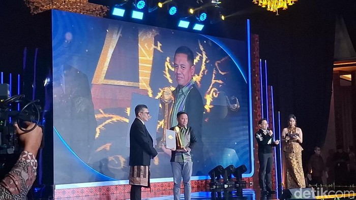Menteri P2MI, Pak Prabowo, Dianugerahi detikcom Awards 2025