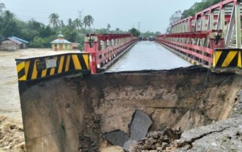 Jembatan di Jalan Nasional Tapanuli Utara Ambruk, Akses Desa Terputus Akibat Banjir-Longsor