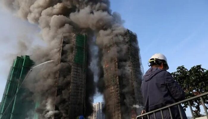 Hongkong Dalam Kebakaran Maut: 13 Jiwa Tersengat Api di Apartemen Pusat Kota