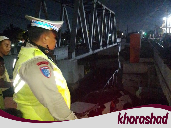 Mobil Tertabrak Kereta Api, Jatuh ke Kali di Jakbar: Tragedi yang Memprihatinkan