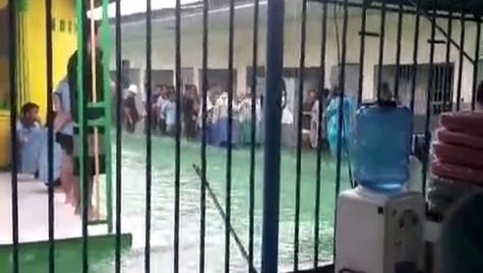 Darurat Evakuasi di Rutan Langkat: Banjir Menyapu Ratusan Tahanan