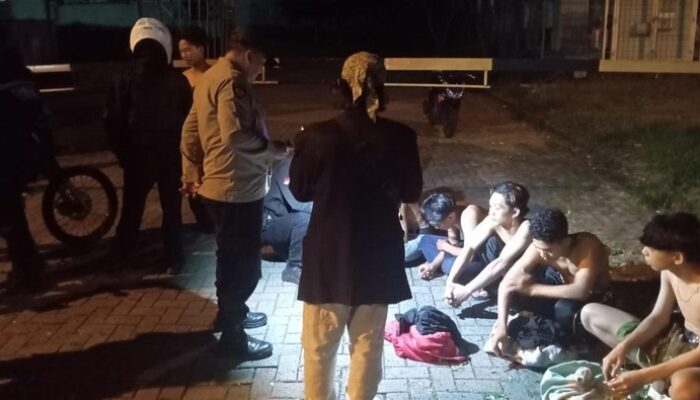 **Dua Celurit dan 8 Orang Diduga Tawuran Ditangkap di Bogor, Polisi Ringkus!**