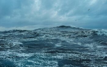 Cuaca Laut Periode Desember-Februari: Waspada dan Persiapkan Liburan Nataru dengan Baik