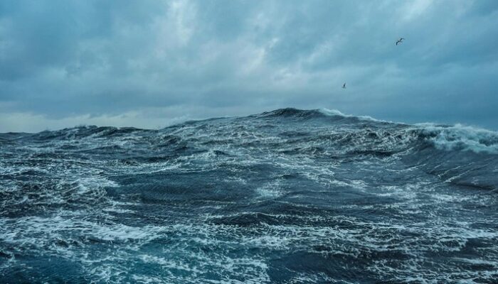 Cuaca Laut Periode Desember-Februari: Waspada dan Persiapkan Liburan Nataru dengan Baik