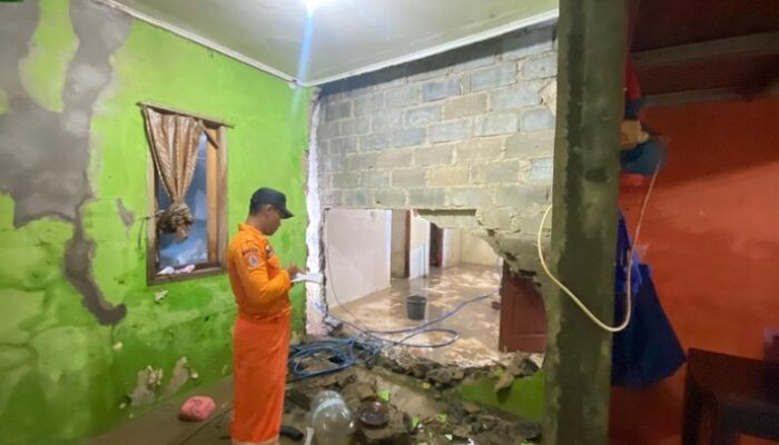 Banjir Diperkampungan Cijayanti Bogor: 6 rumah hancur, 9 jiwa terpaksa pindah sementara